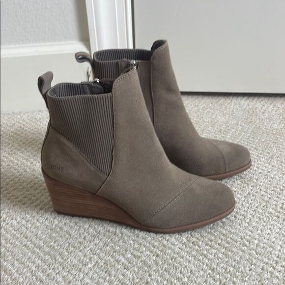 NWT TOMS Diana Women's Taupe Wedge Ankle Boots - Picture 1 of 8